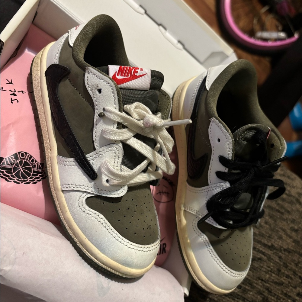 TRAVIS SCOTTS- Nike Black and White Sneakers Low-Top Casual